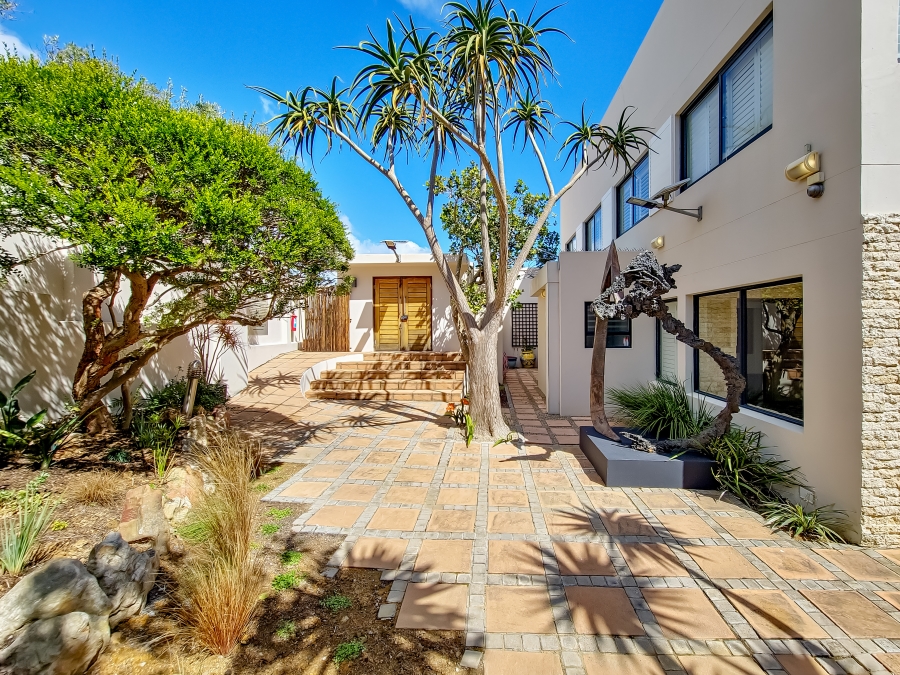 To Let 7 Bedroom Property for Rent in Camps Bay Western Cape